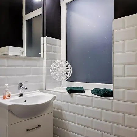 Paris 17 Micro Apartment